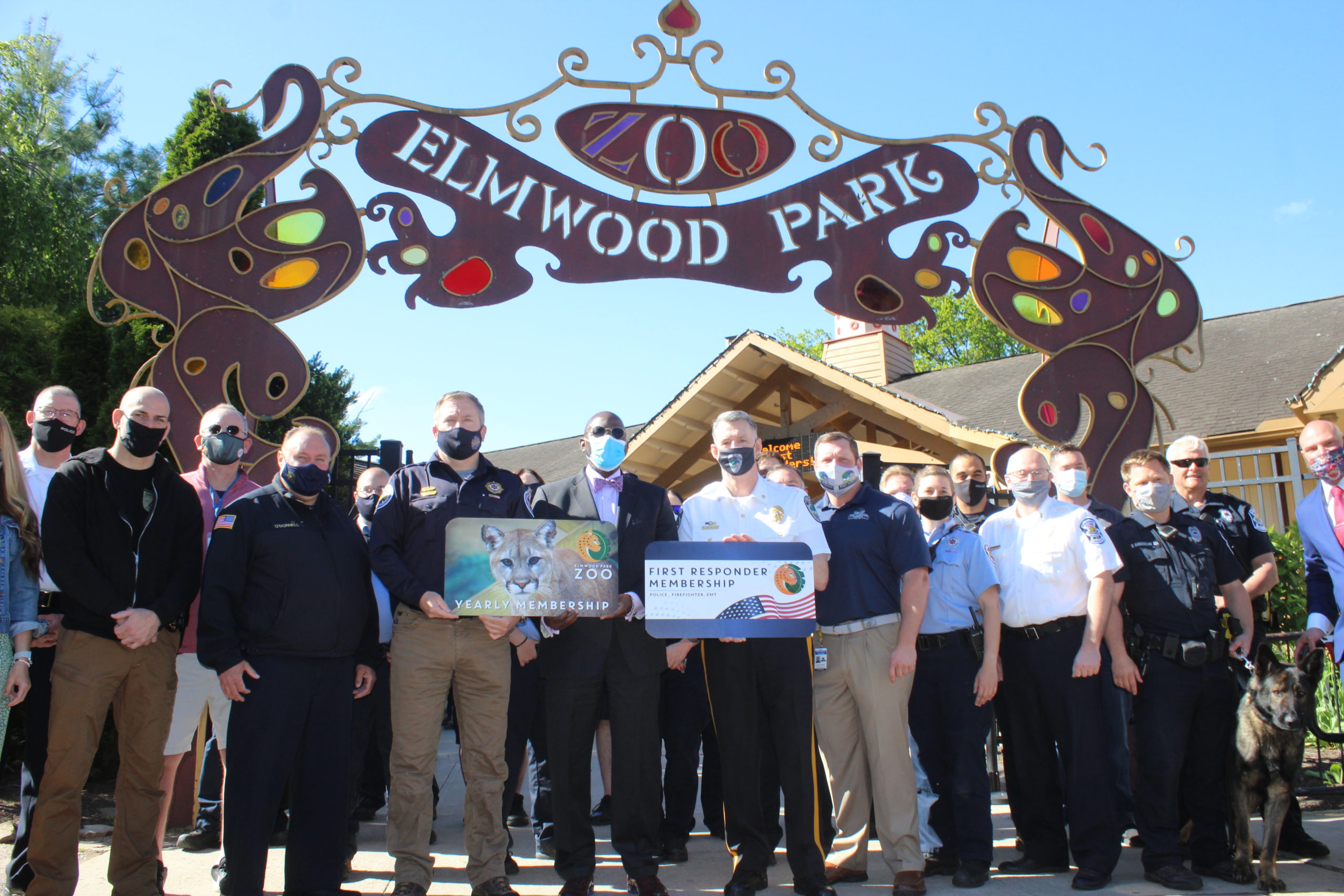 zoo-hosts-first-responders-announces-exclusive-membership-elmwood